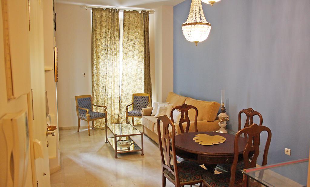 La Casa Azul B&B + Apartments Малага Экстерьер фото