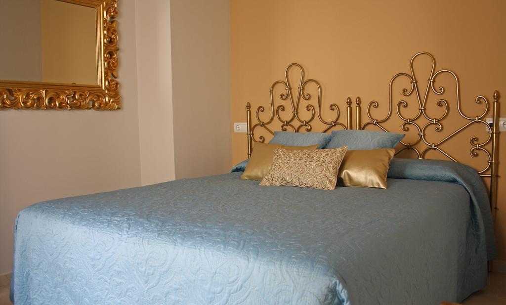 La Casa Azul B&B + Apartments Малага Экстерьер фото
